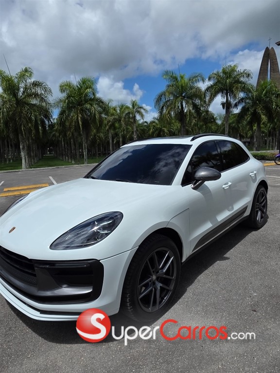 2025 Porsche Macan T