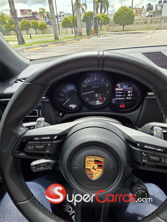 2025 Porsche Macan T — foto 6 / 9
