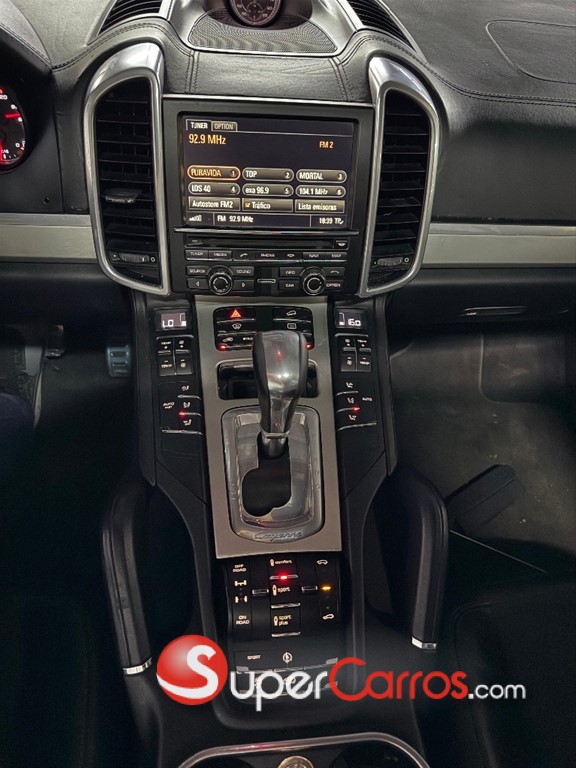 2016 Porsche Cayenne GTS — foto 7 / 12