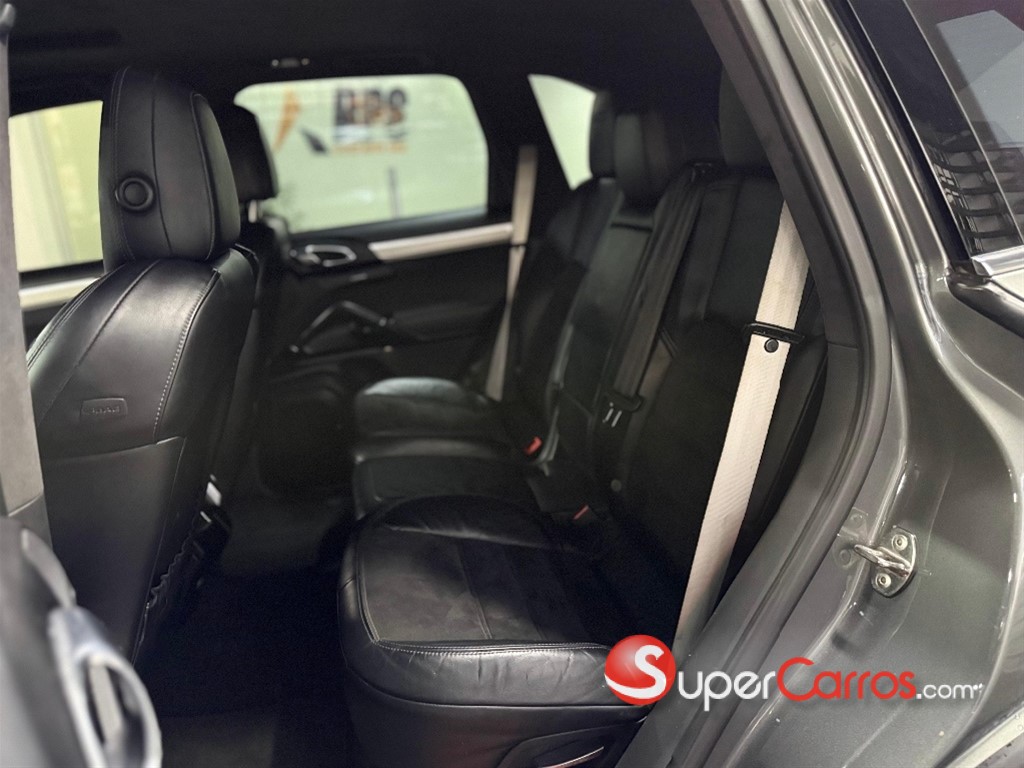 2016 Porsche Cayenne GTS — foto 9 / 12