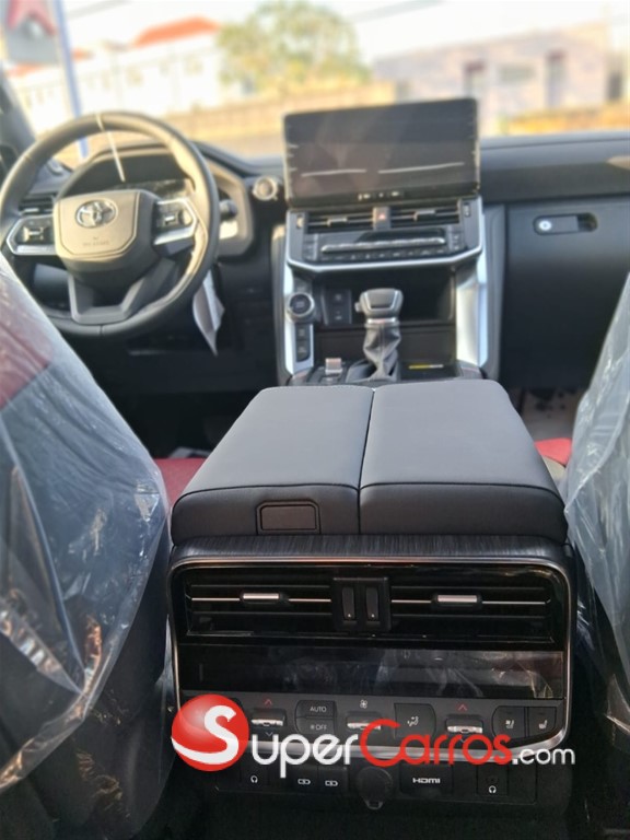 2026 Toyota Land Cruiser 70 ANIVERSARIO — foto 8 / 11