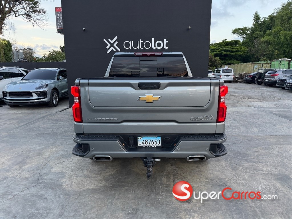 2023 Chevrolet Silverado High Country — foto 2 / 12