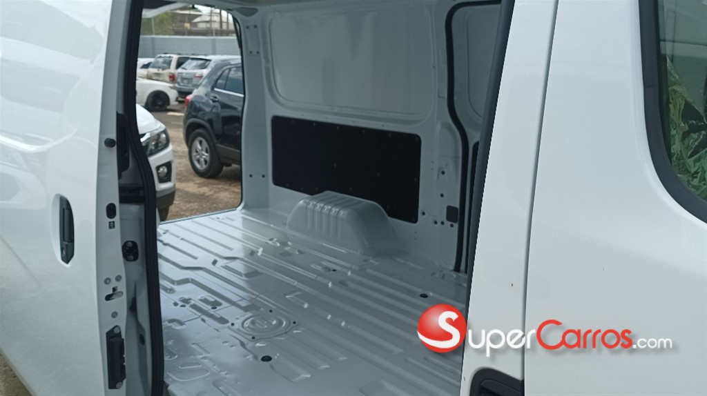 2025 Nissan Urvan — foto 8 / 11