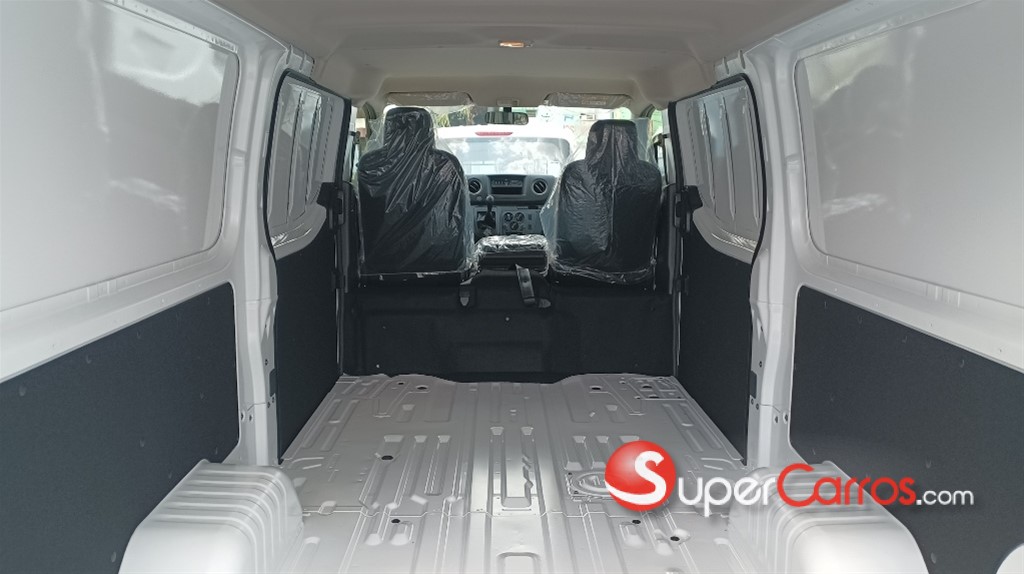2025 Nissan Urvan — foto 9 / 11