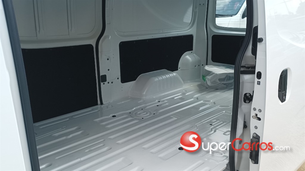 2025 Nissan Urvan — foto 10 / 11