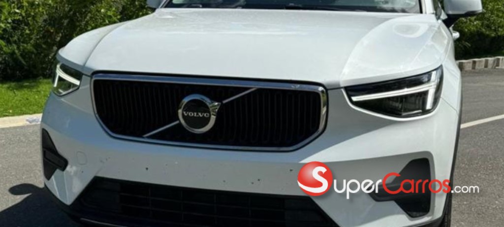 2024 Volvo XC40 Ultimate B4 — foto 2 / 12