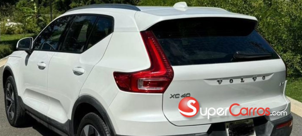 2024 Volvo XC40 Ultimate B4 — foto 10 / 12