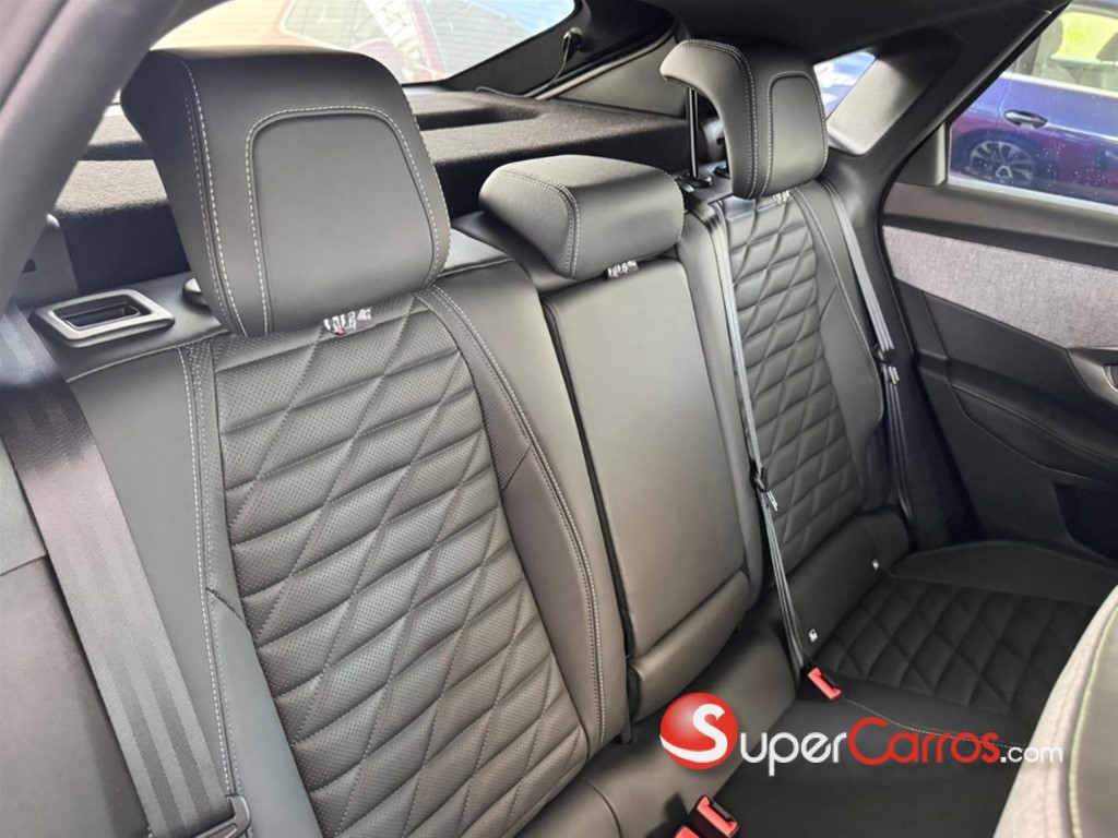 2025 Peugeot 3008 GT Line — foto 8 / 12
