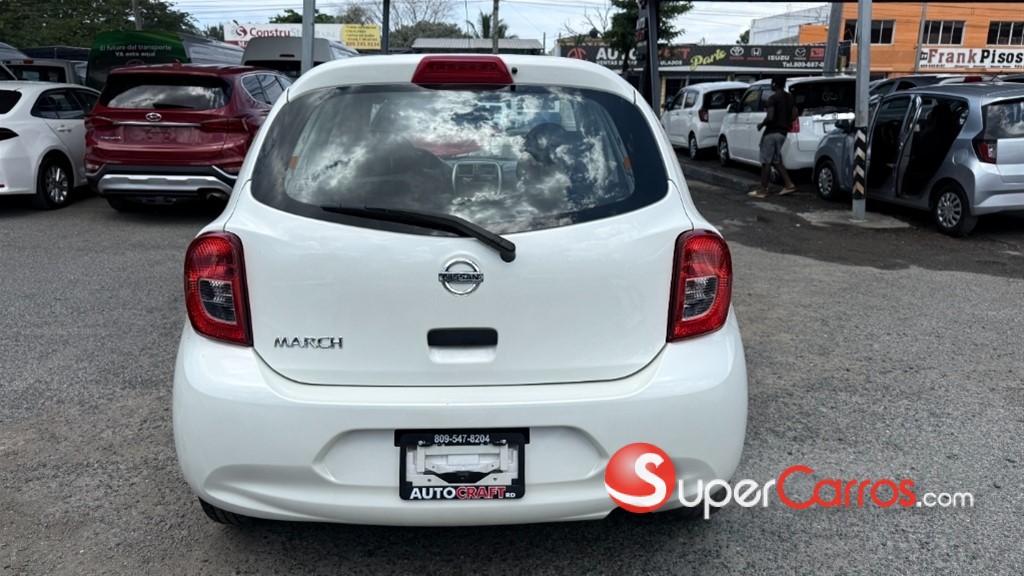 2021 Nissan March — foto 10 / 12