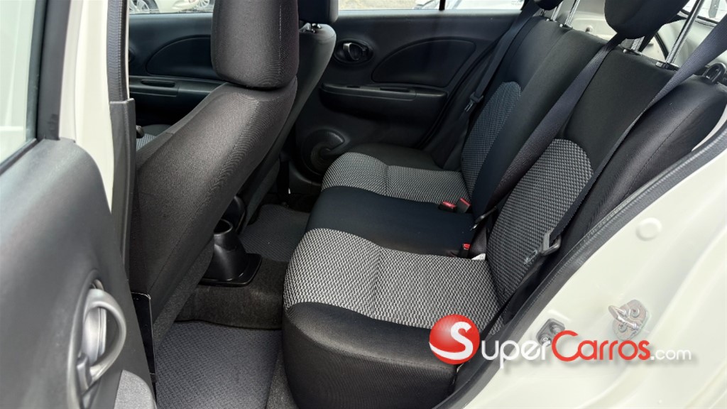 2021 Nissan March — foto 11 / 12