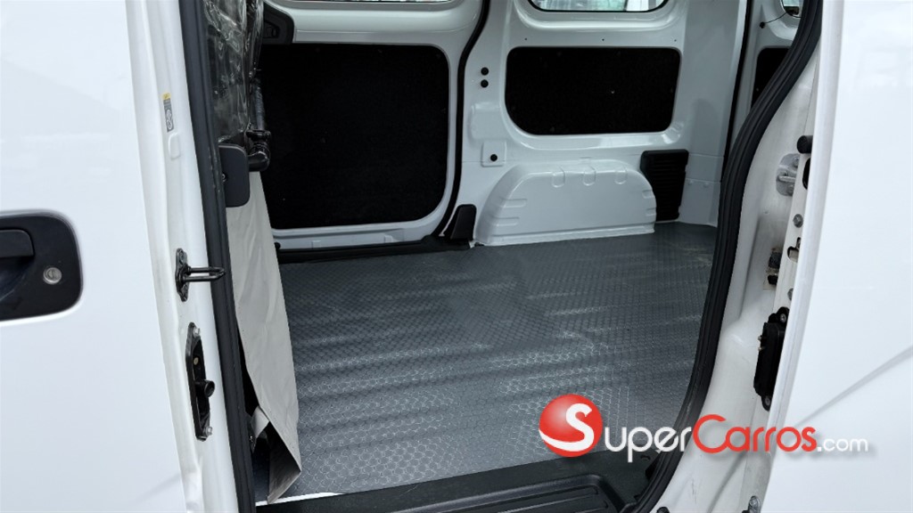2021 Nissan NV 200 — foto 9 / 12