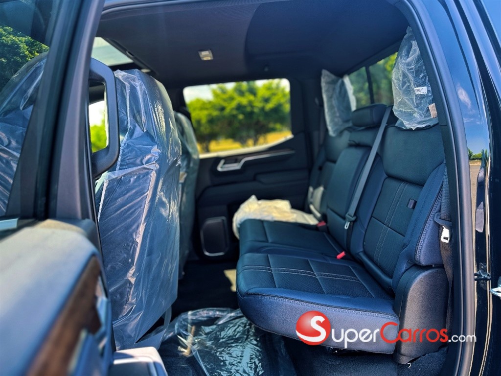 2025 Chevrolet Silverado High Country Duramax — foto 8 / 12