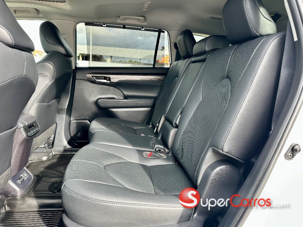 2021 Toyota Highlander Limited — foto 9 / 12