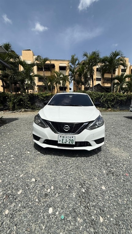 2018 Nissan Sentra S — foto 2 / 10