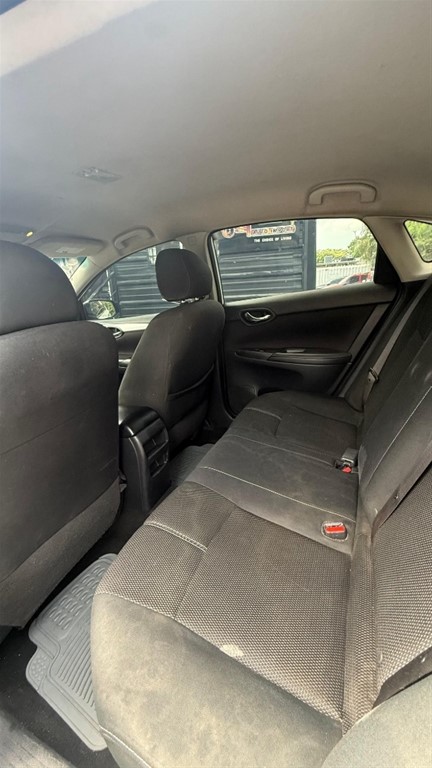2018 Nissan Sentra S — foto 6 / 10