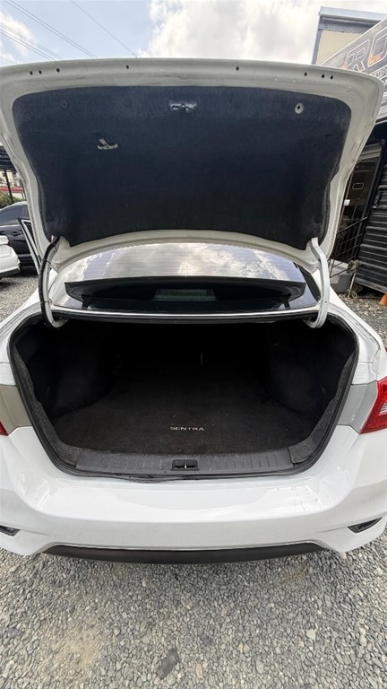 2018 Nissan Sentra S — foto 7 / 10