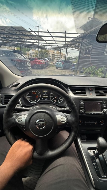 2018 Nissan Sentra S — foto 10 / 10