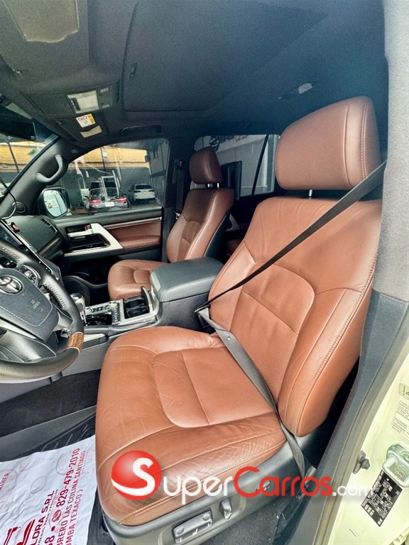 2020 Toyota Land Cruiser — foto 7 / 10