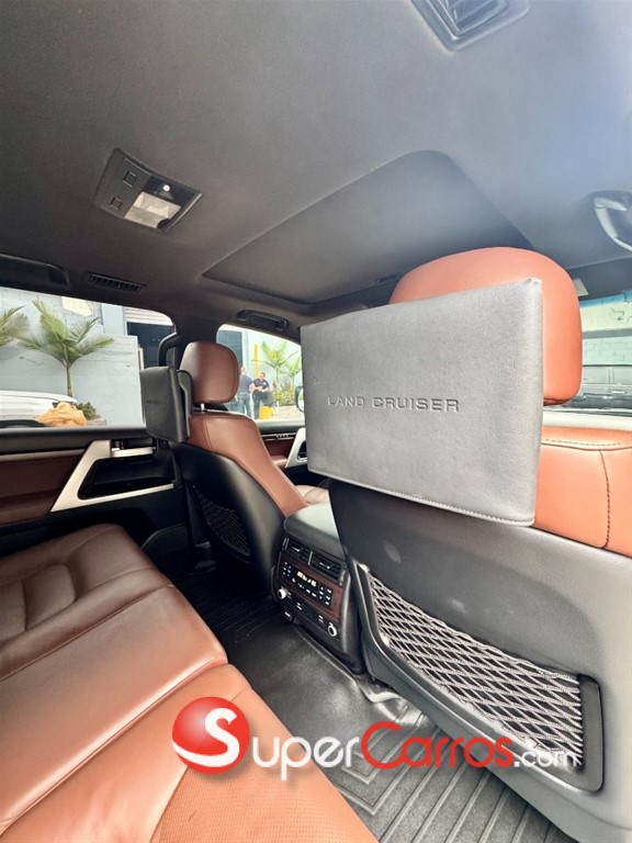 2020 Toyota Land Cruiser — foto 9 / 10