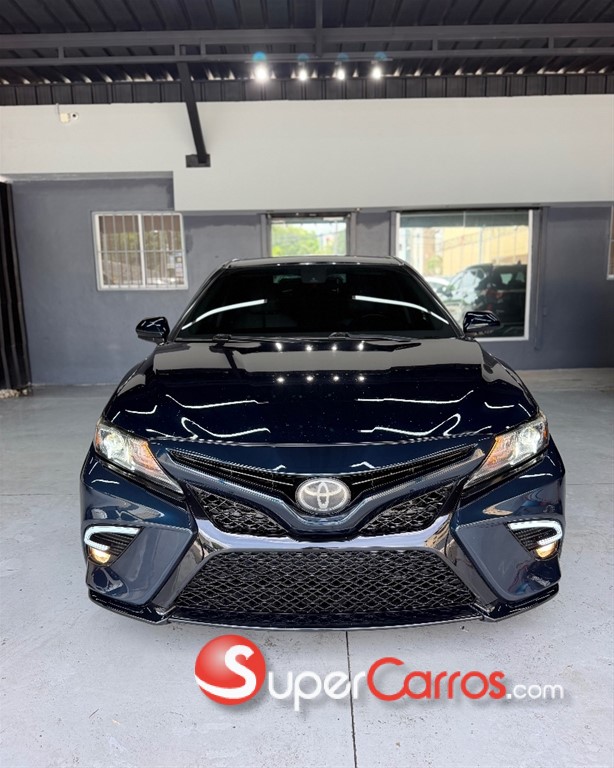 2020 Toyota Camry SE — foto 2 / 12
