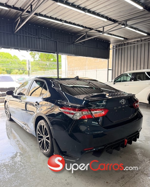 2020 Toyota Camry SE — foto 4 / 12
