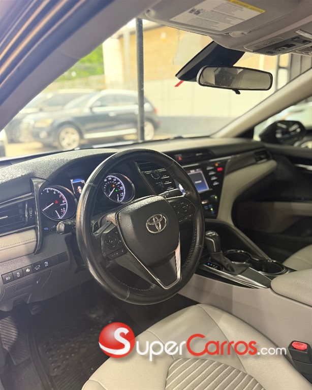 2020 Toyota Camry SE — foto 6 / 12