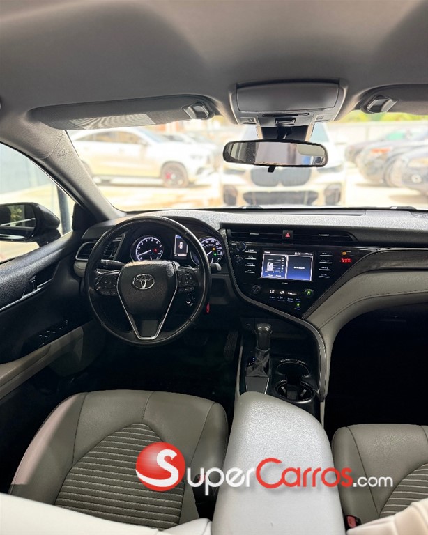 2020 Toyota Camry SE — foto 7 / 12