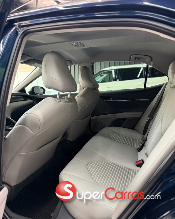 2020 Toyota Camry SE — foto 8 / 12