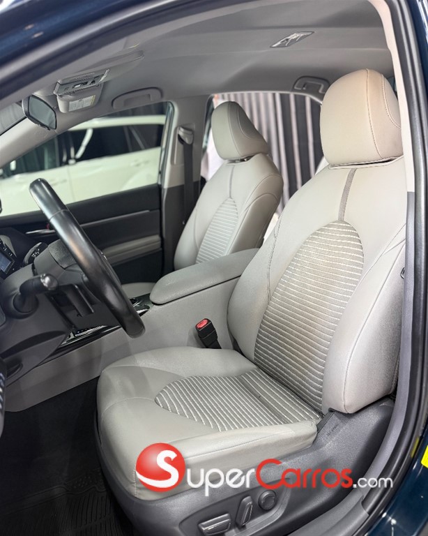 2020 Toyota Camry SE — foto 9 / 12
