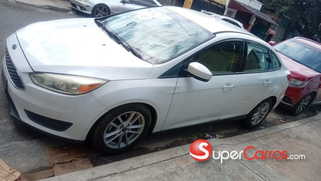 2018 Ford Focus SE — foto 2 / 8