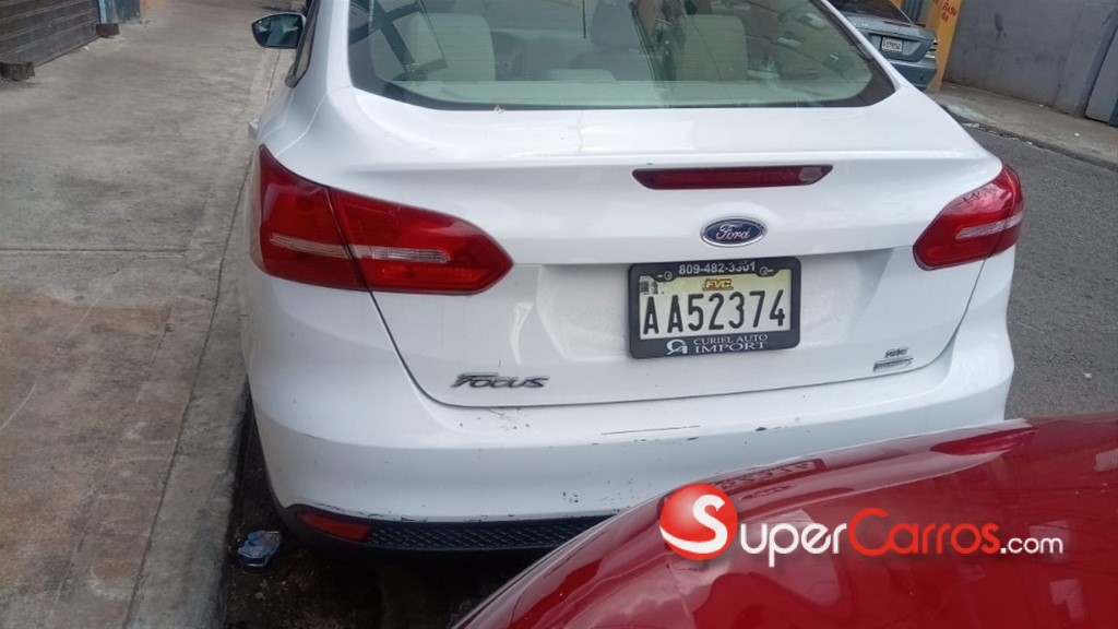 2018 Ford Focus SE — foto 3 / 8