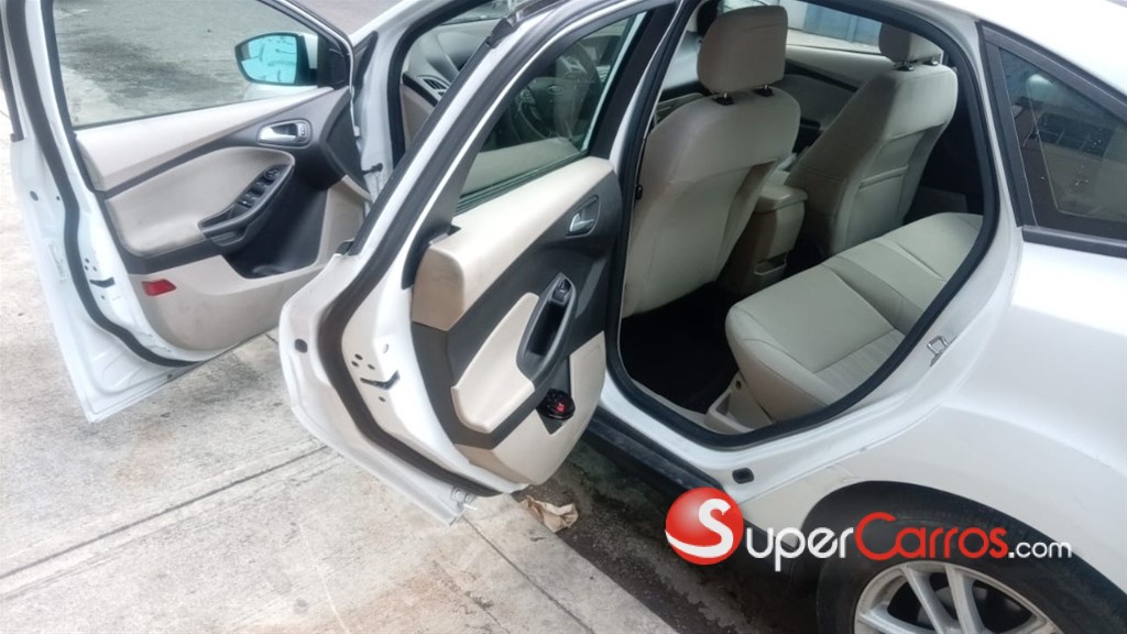 2018 Ford Focus SE — foto 5 / 8