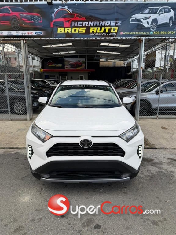 2020 Toyota RAV4 LE PLUS — foto 3 / 10