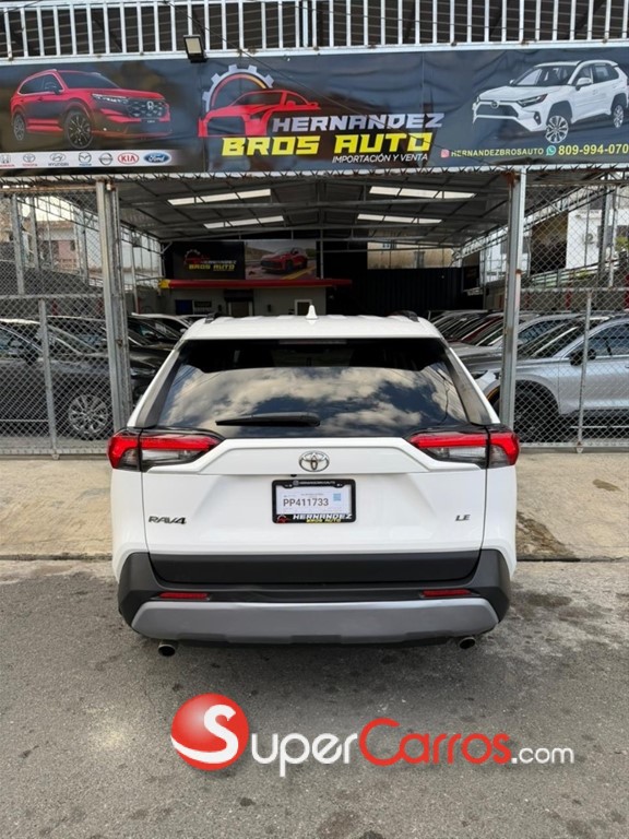 2020 Toyota RAV4 LE PLUS — foto 8 / 10
