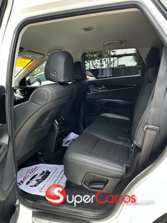 2020 Kia Sorento LX — foto 9 / 12