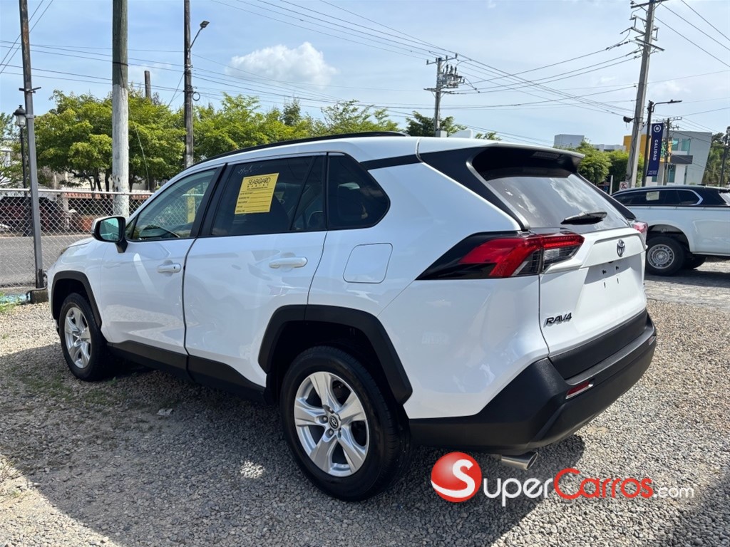 2021 Toyota RAV4 XLE — foto 2 / 12