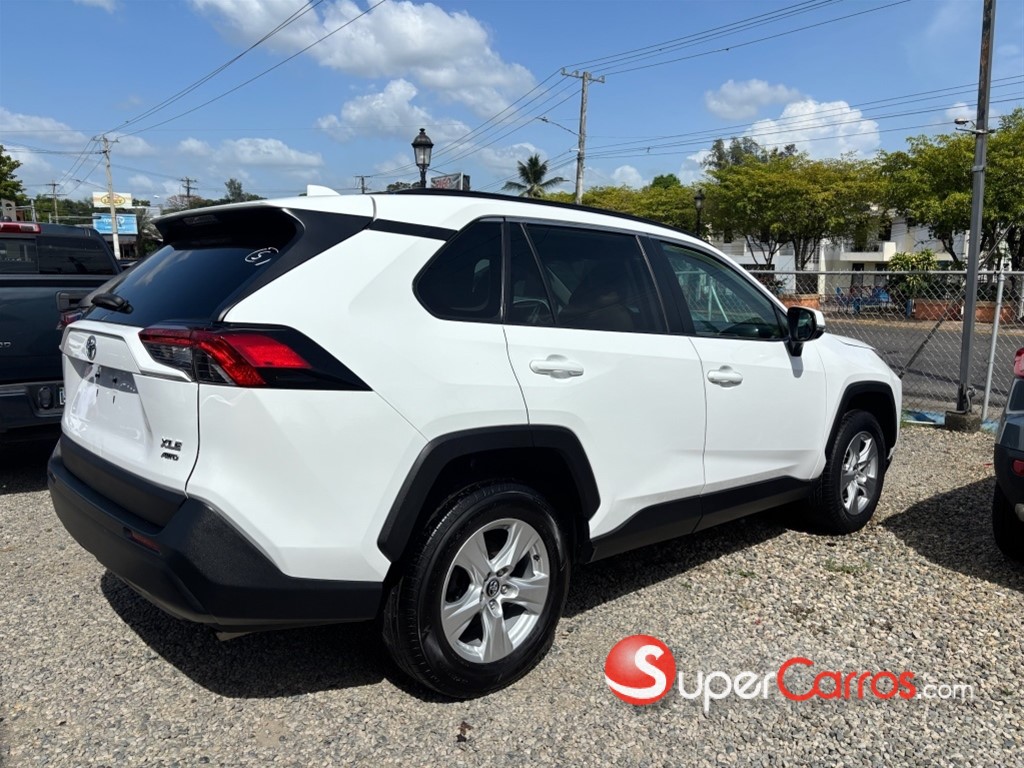 2021 Toyota RAV4 XLE — foto 3 / 12