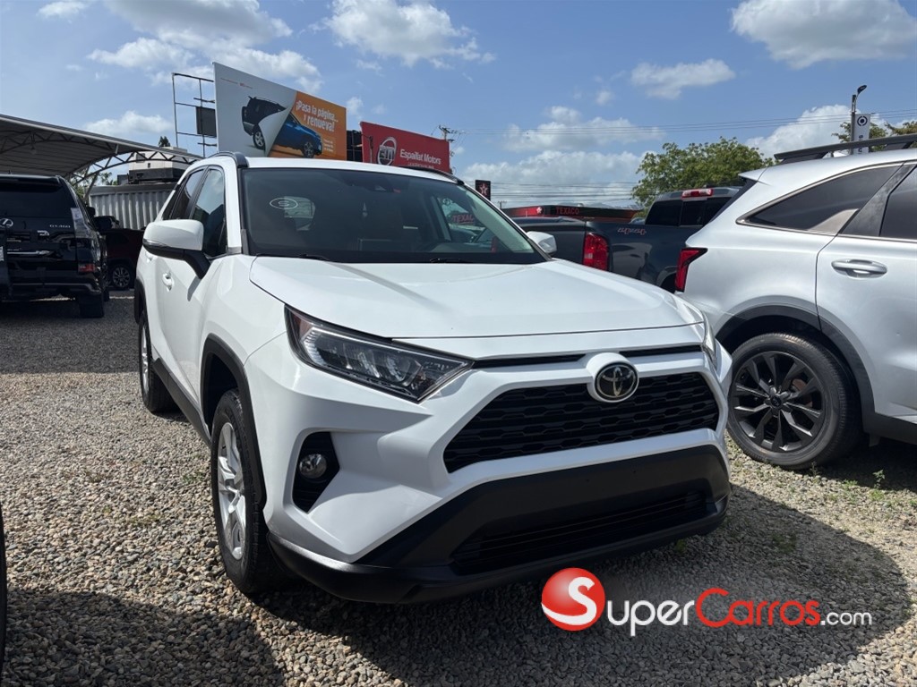 2021 Toyota RAV4 XLE — foto 4 / 12