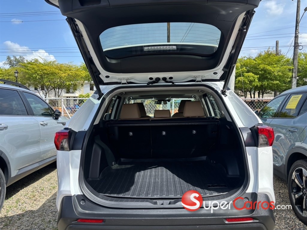 2021 Toyota RAV4 XLE — foto 10 / 12