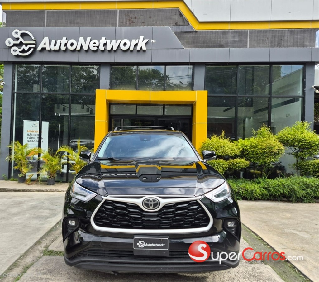 2021 Toyota Highlander LE — foto 3 / 12