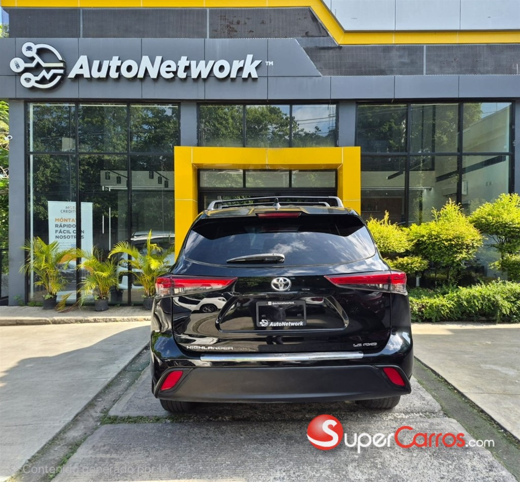 2021 Toyota Highlander LE — foto 4 / 12
