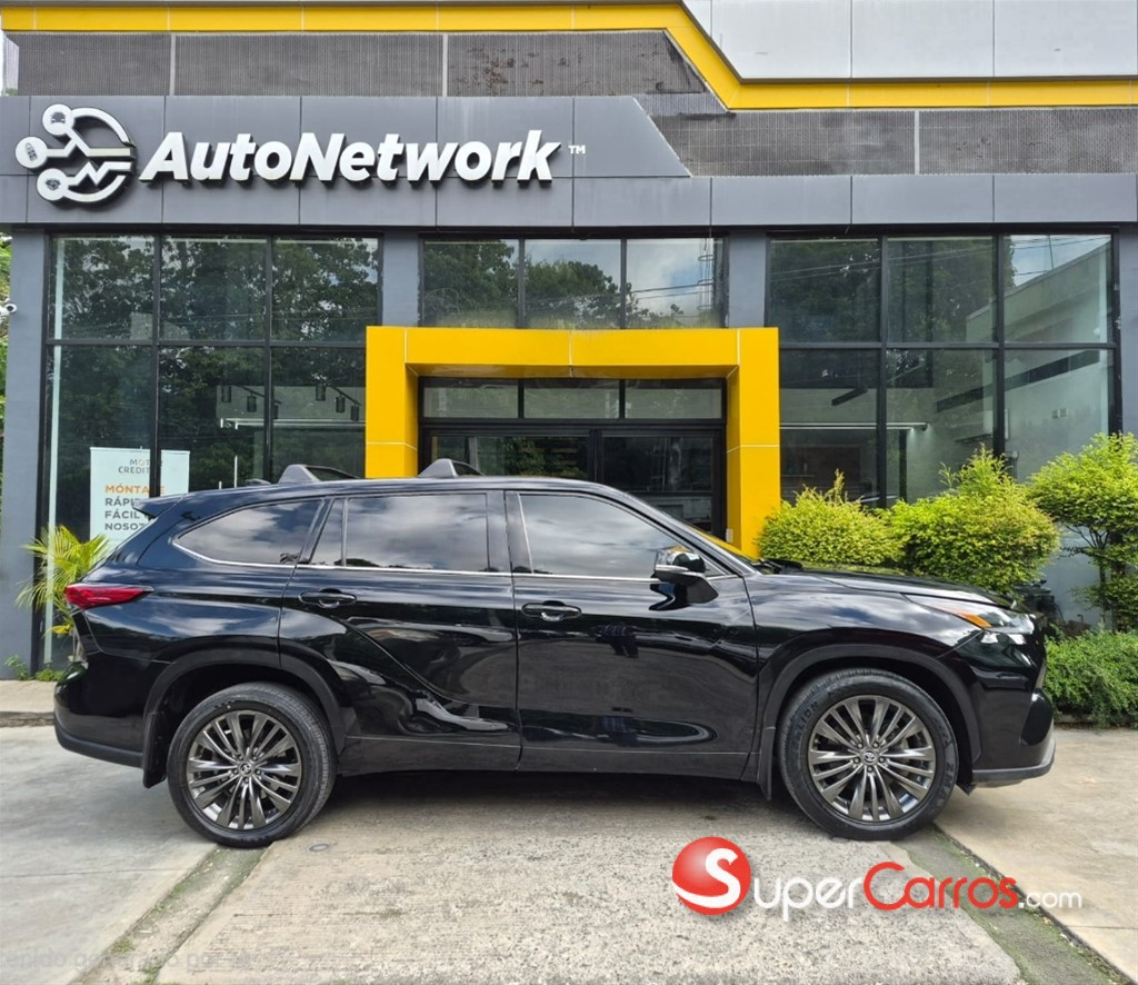 2021 Toyota Highlander LE — foto 5 / 12