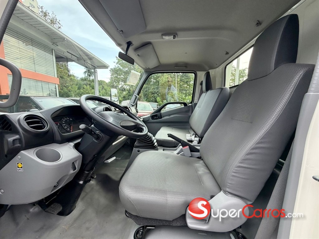 2027 Hino 300 — foto 8 / 9