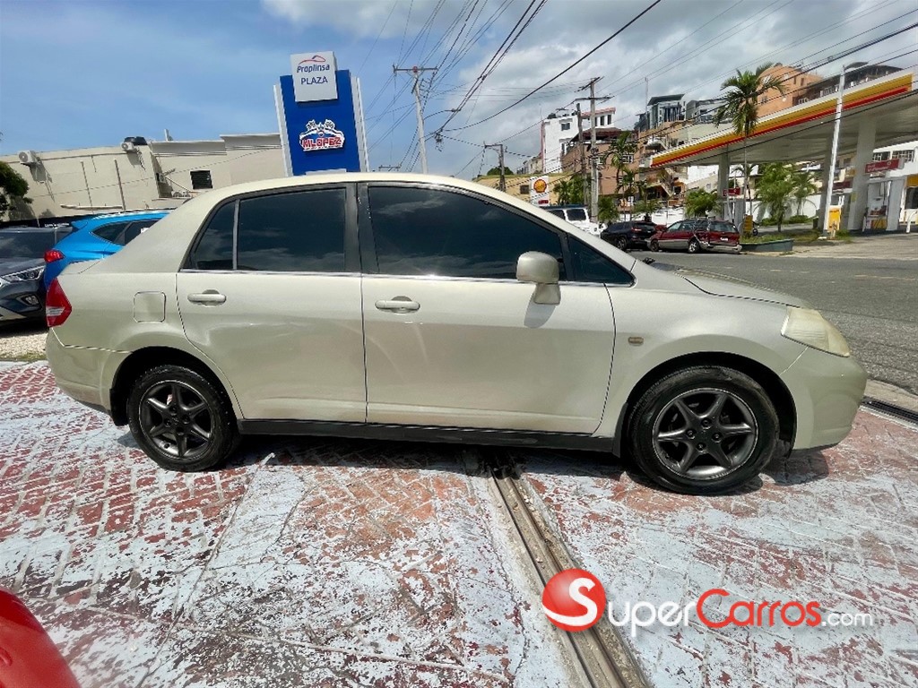 2007 Nissan TIIDA — foto 8 / 11