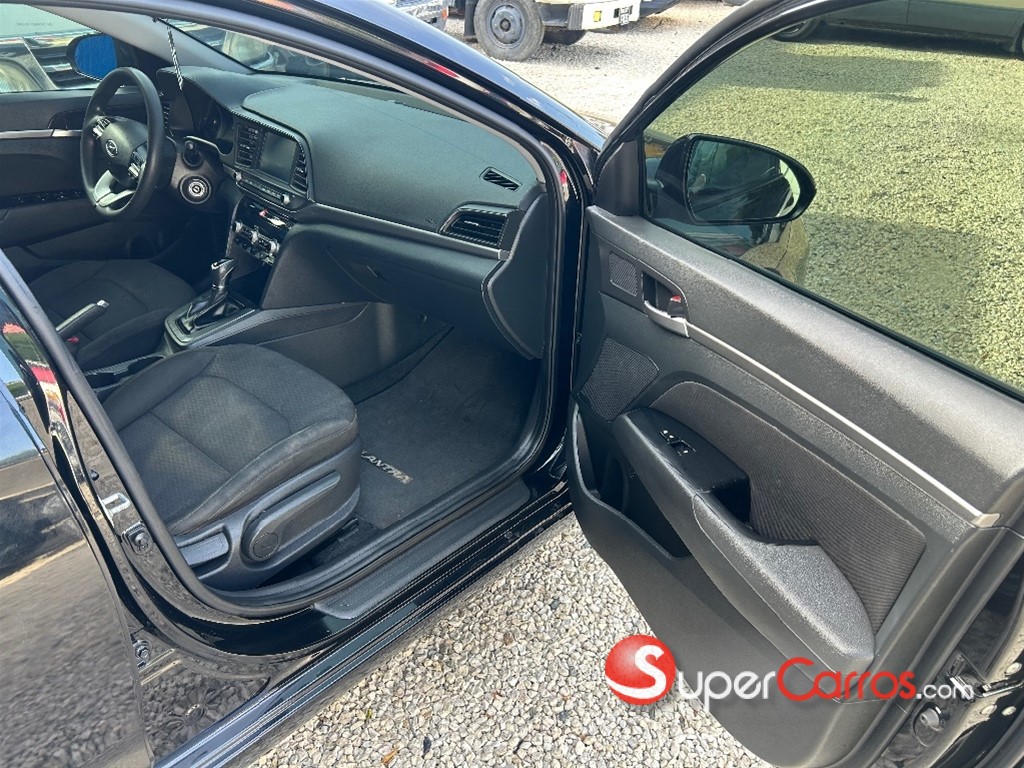 2020 Hyundai Elantra — foto 9 / 12