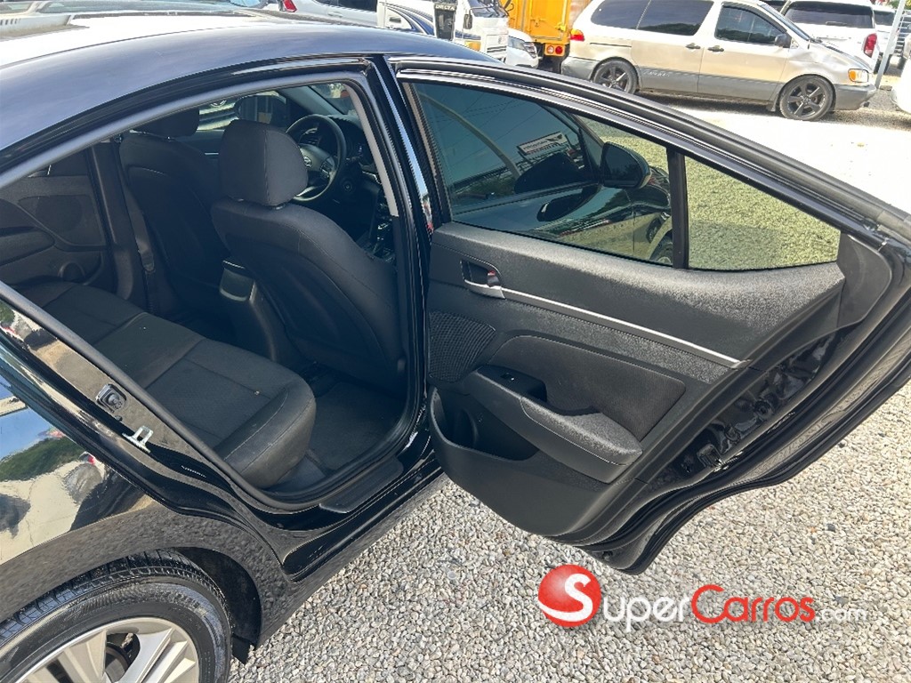2020 Hyundai Elantra — foto 10 / 12