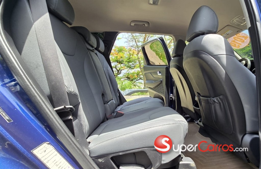 2019 Hyundai Santa Fe SE — foto 9 / 12