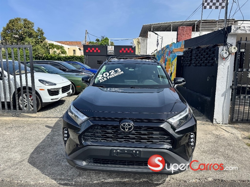 2023 Toyota RAV4 XLE Premium — foto 2 / 12