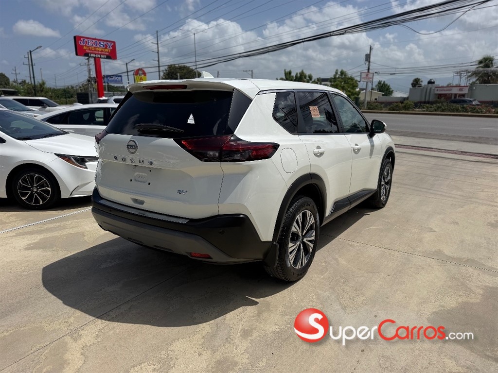 2022 Nissan Rogue SV — foto 4 / 9