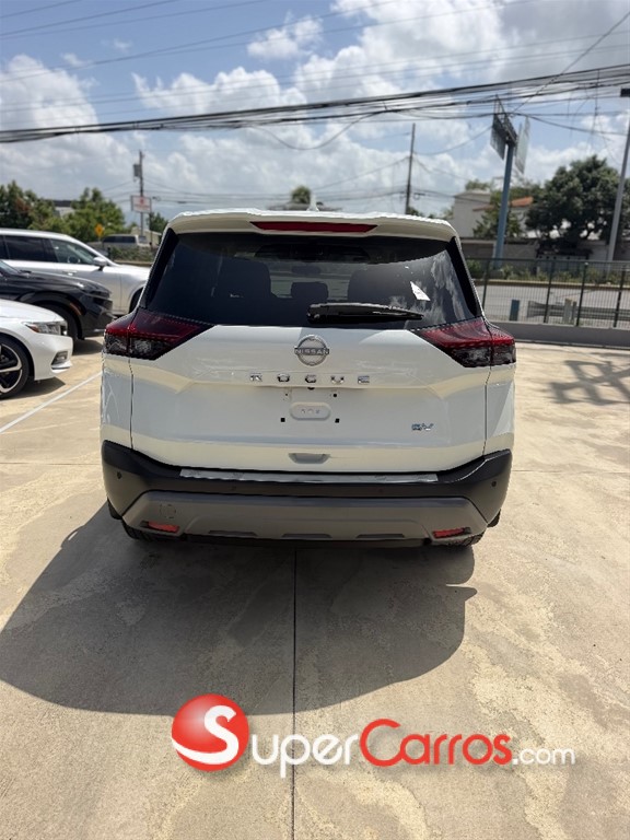 2022 Nissan Rogue SV — foto 5 / 9